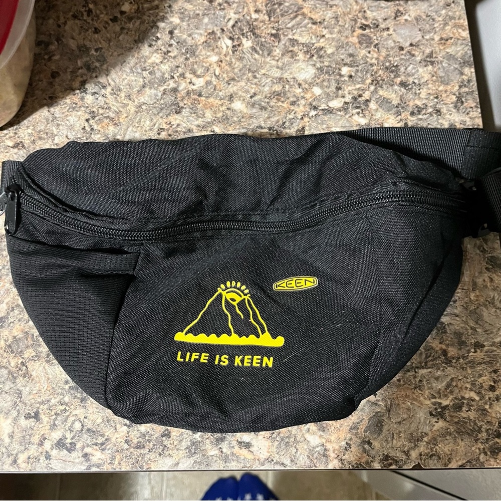 KEEN life is KEEN black waist pack bum bag yellow mountain sun logo Fanny pack